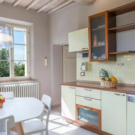 Finestra Su 16, Emma