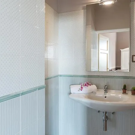 فيلة Finestra Su 16, Emma سيينا