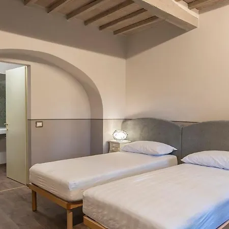 Finestra Su 16, Emma Villa Siena