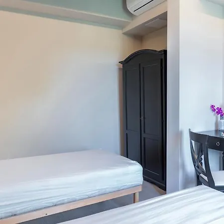 Finestra Su 16, Emma