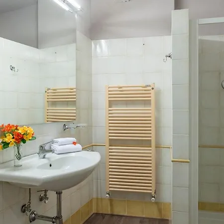 Finestra Su 16, Emma * Siena