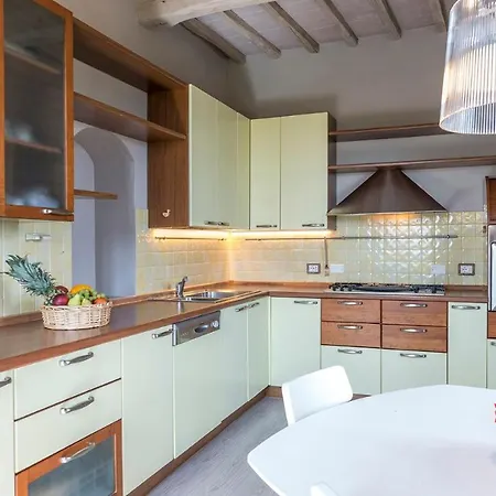 Finestra Su 16, Emma