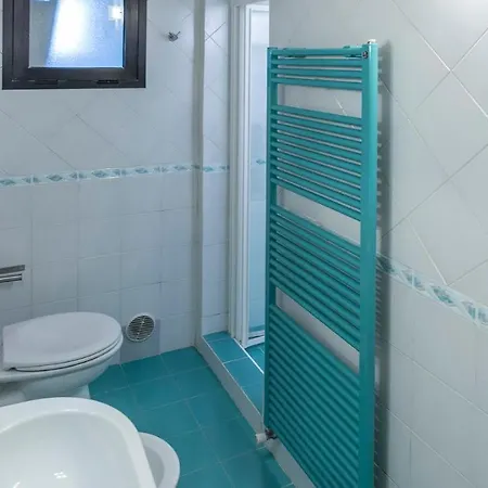 Finestra Su 16, Emma * سيينا