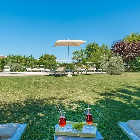 Villa Finestra Su 16, Emma Siena