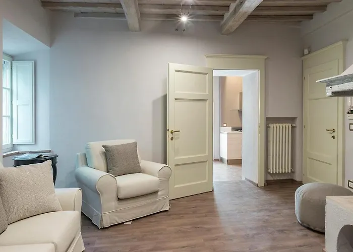 Finestra Su 16, Emma