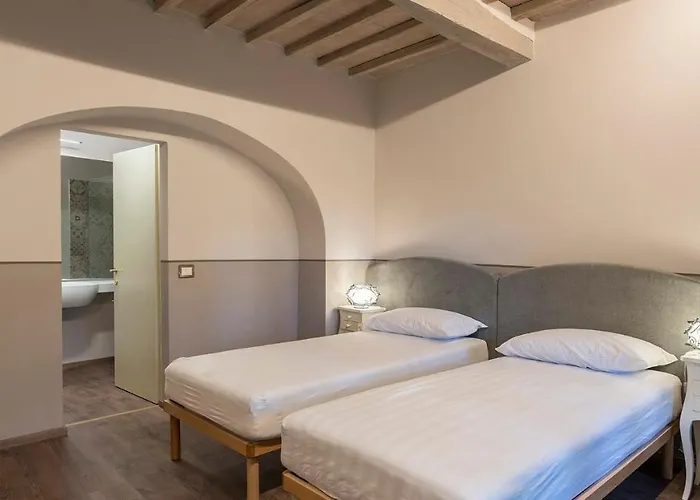 Finestra Su 16, Emma Villa Siena