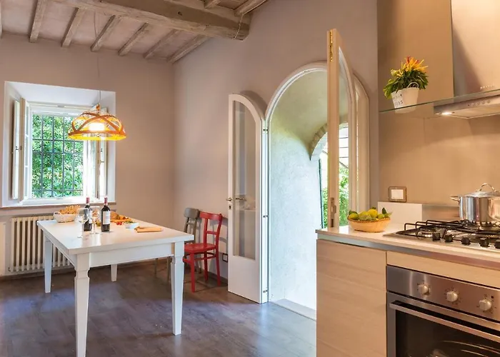 Finestra Su 16, Emma Βίλα Σιένα