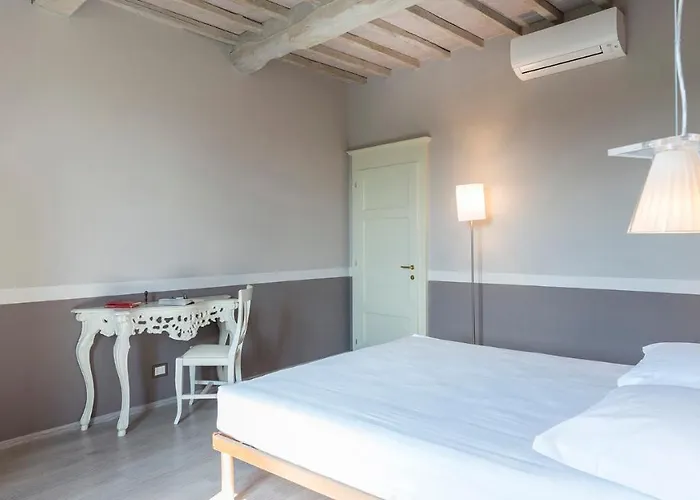 Finestra Su 16, Emma Σιένα