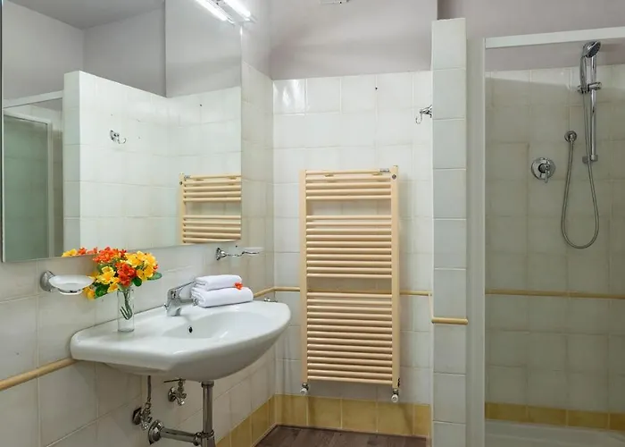 Finestra Su 16, Emma * Сиена