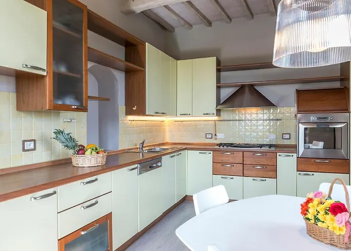 Finestra Su 16, Emma