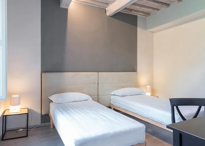 Finestra Su 16, Emma Βίλα *