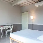 Finestra Su 16, Emma Siena