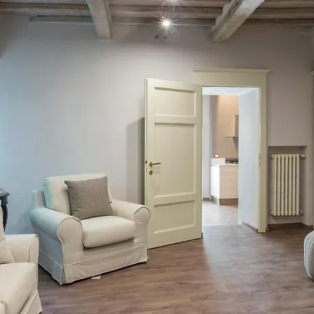 Finestra Su 16, Emma