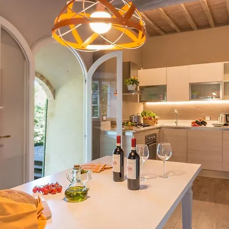 Villa Finestra Su 16, Emma Siena