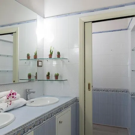 Finestra Su 16, Emma Siena