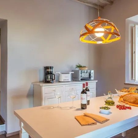 Finestra Su 16, Emma *