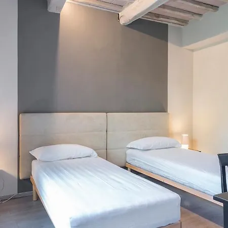 Finestra Su 16, Emma Villa *